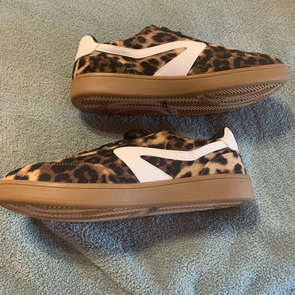 DV Voyage Leopard Sneakers - Picture 3 of 8